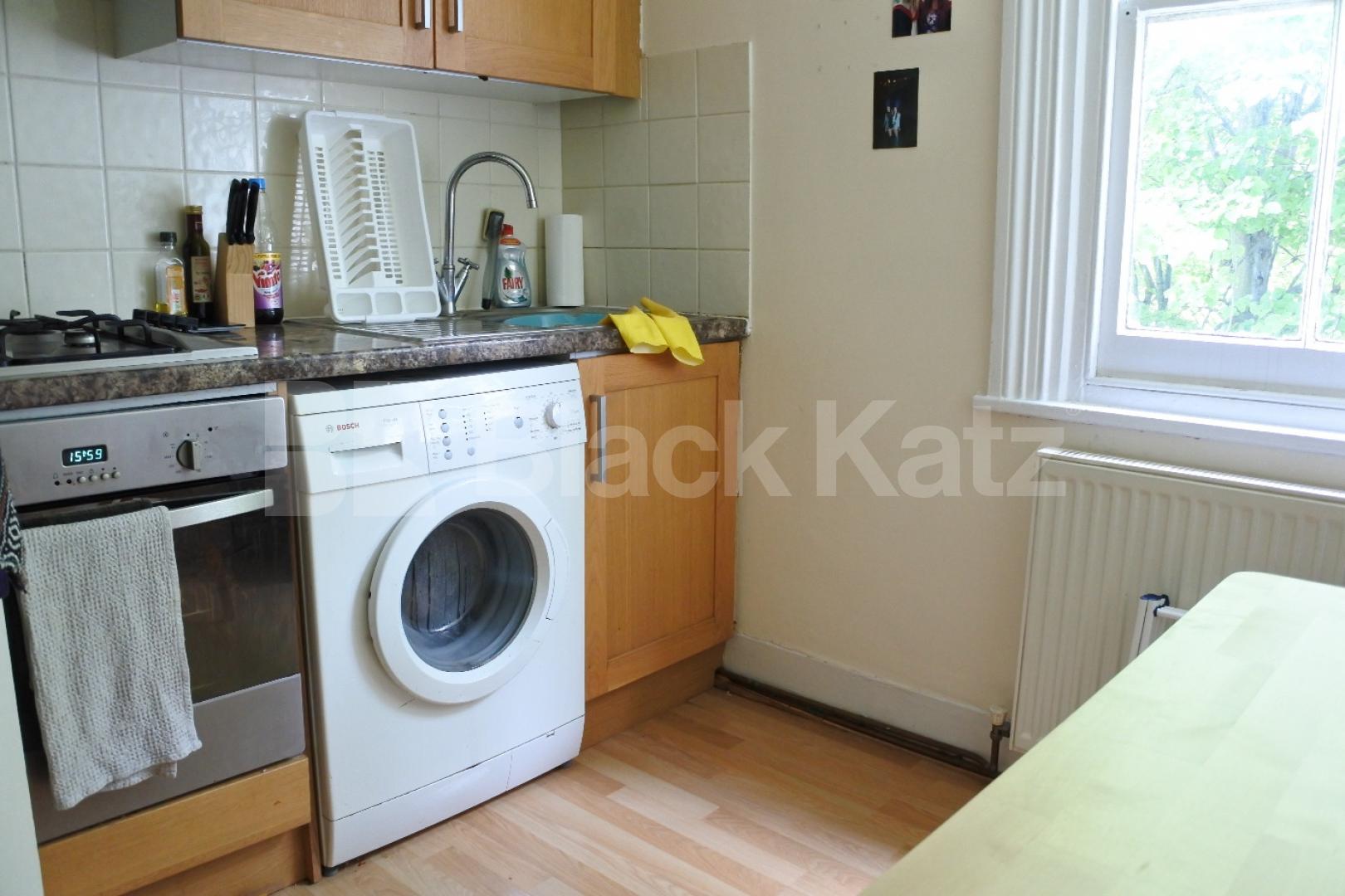 			1 Bedroom, 1 bath, 1 reception Flat			 Muswell Avenue, MUSWELL HILL