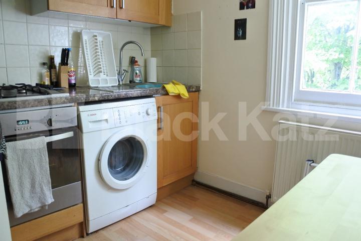 			1 Bedroom, 1 bath, 1 reception Flat			 Muswell Avenue, MUSWELL HILL