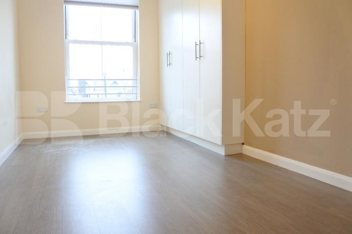 			2 Bedroom, 1 bath, 1 reception Flat			 High Street, High Barnet
