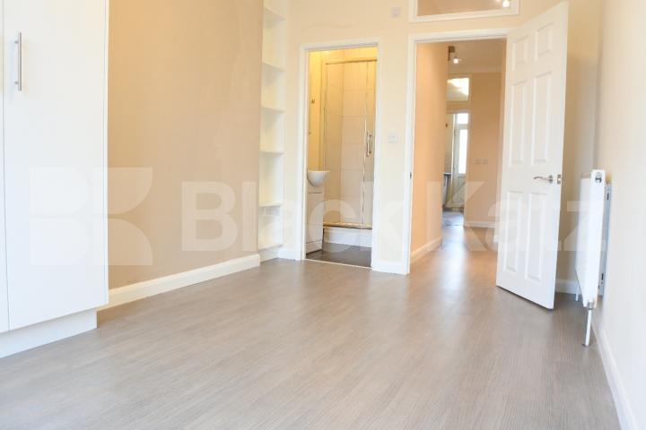 			2 Bedroom, 1 bath, 1 reception Flat			 High Street, High Barnet