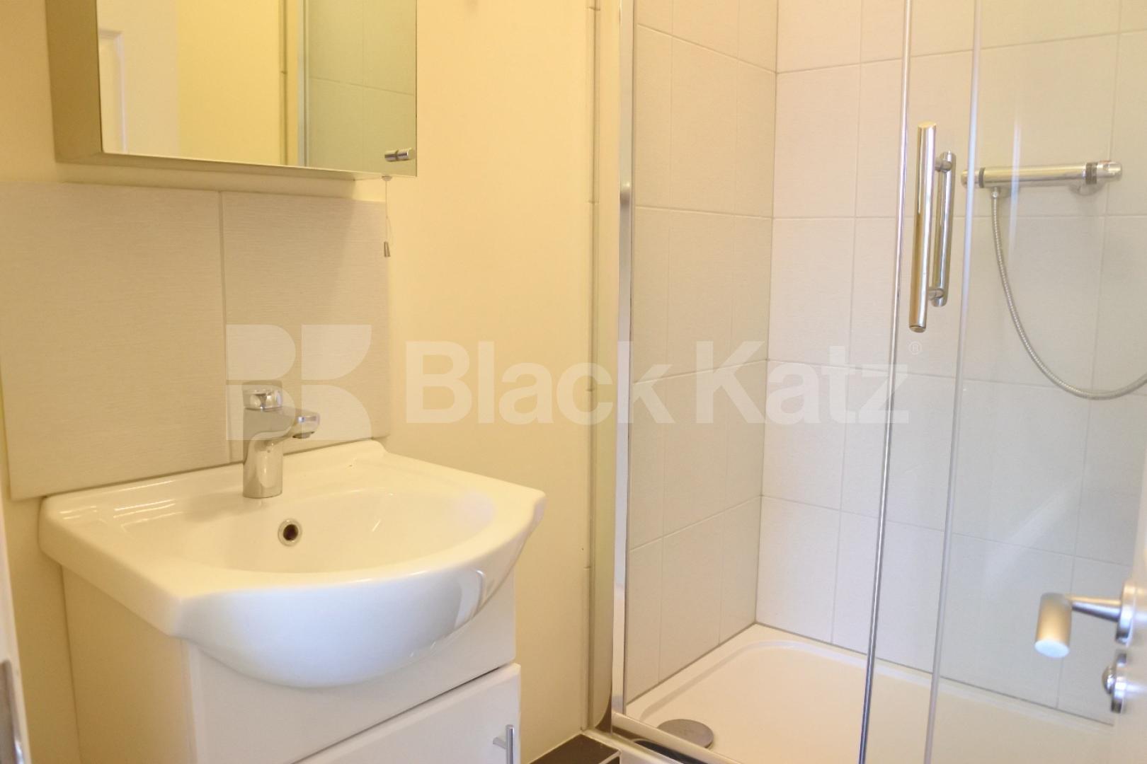 			2 Bedroom, 1 bath, 1 reception Flat			 High Street, High Barnet