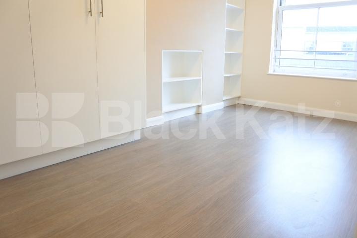 			2 Bedroom, 1 bath, 1 reception Flat			 High Street, High Barnet