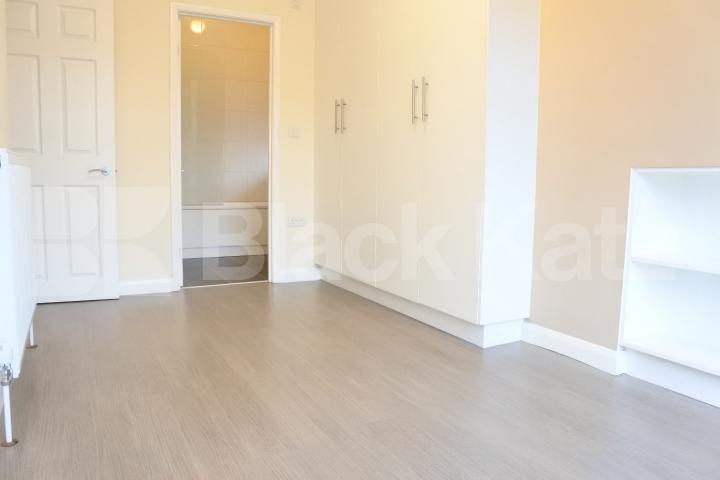 			2 Bedroom, 1 bath, 1 reception Flat			 High Street, High Barnet