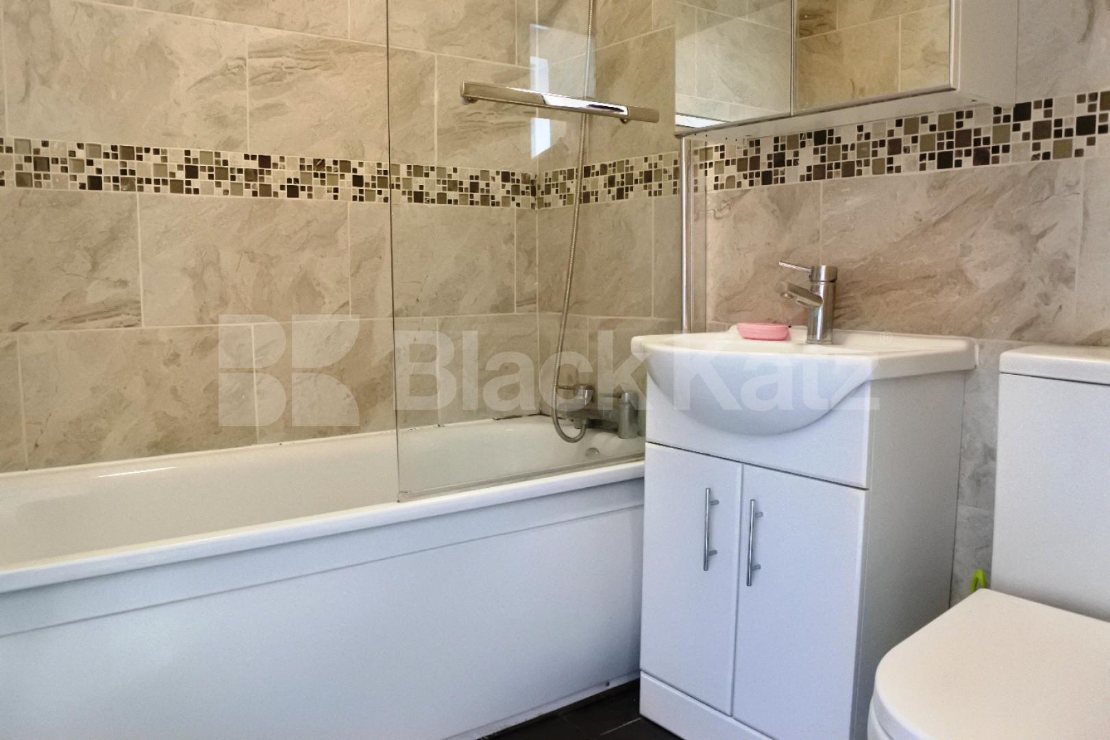 			Brand New 2 Bedroom flat next to Turnpike Lane tube, 2 Bedroom, 1 bath, 1 reception Flat			 Turnpike Lane, Turnpike Lane