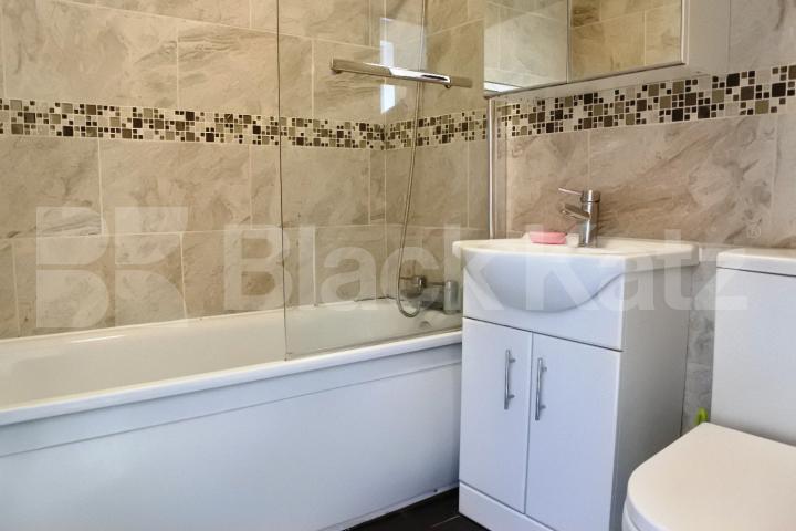 			Brand New 2 Bedroom flat next to Turnpike Lane tube, 2 Bedroom, 1 bath, 1 reception Flat			 Turnpike Lane, Turnpike Lane