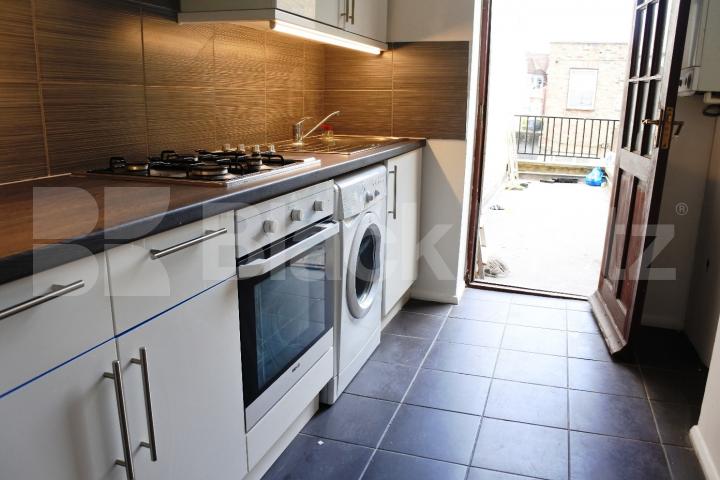 			Brand New 2 Bedroom flat next to Turnpike Lane tube, 2 Bedroom, 1 bath, 1 reception Flat			 Turnpike Lane, Turnpike Lane