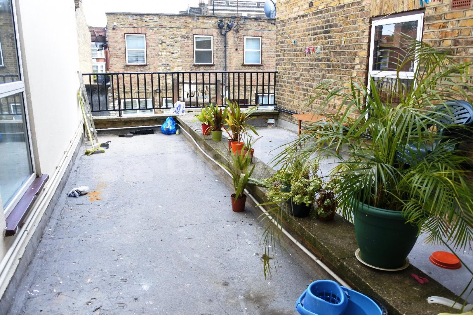 			Brand New 2 Bedroom flat next to Turnpike Lane tube, 2 Bedroom, 1 bath, 1 reception Flat			 Turnpike Lane, Turnpike Lane