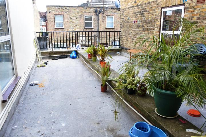 			Brand New 2 Bedroom flat next to Turnpike Lane tube, 2 Bedroom, 1 bath, 1 reception Flat			 Turnpike Lane, Turnpike Lane