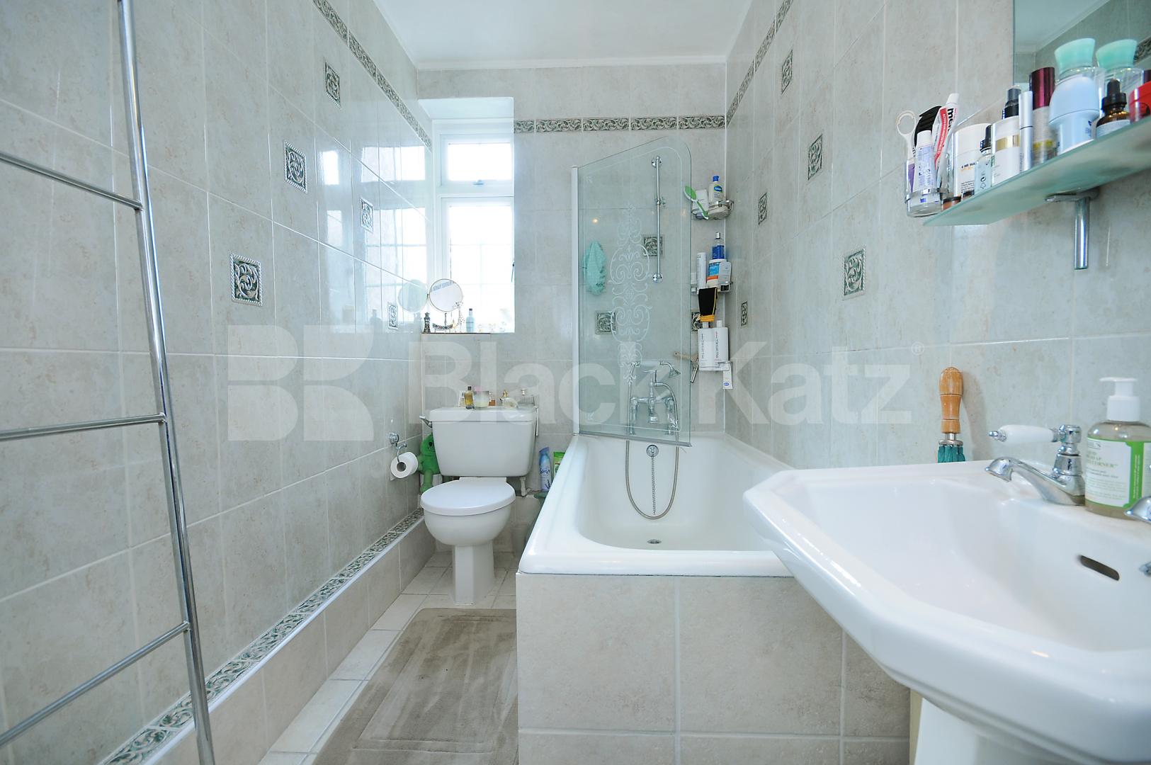 			NEW INSTRUCTION & MANAGED BY BLACK KATZ!, Studio Apartment, 1 bath, 1 reception Flat			 Sussex Gardens, EDGWARE ROAD-PADDINGTON