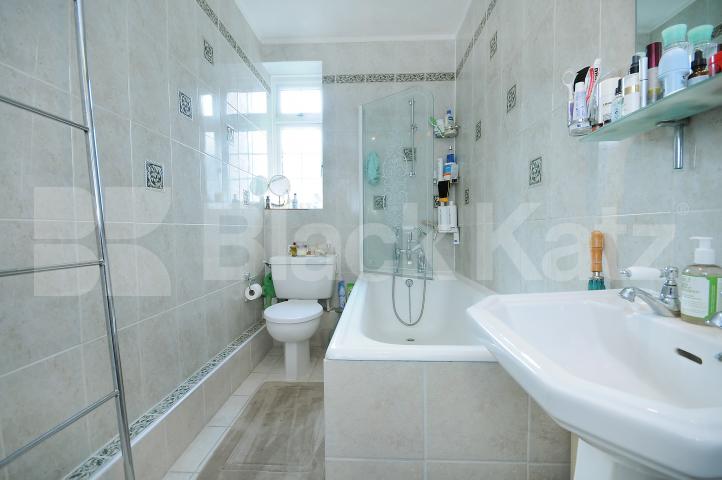 			NEW INSTRUCTION & MANAGED BY BLACK KATZ!, Studio Apartment, 1 bath, 1 reception Flat			 Sussex Gardens, EDGWARE ROAD-PADDINGTON