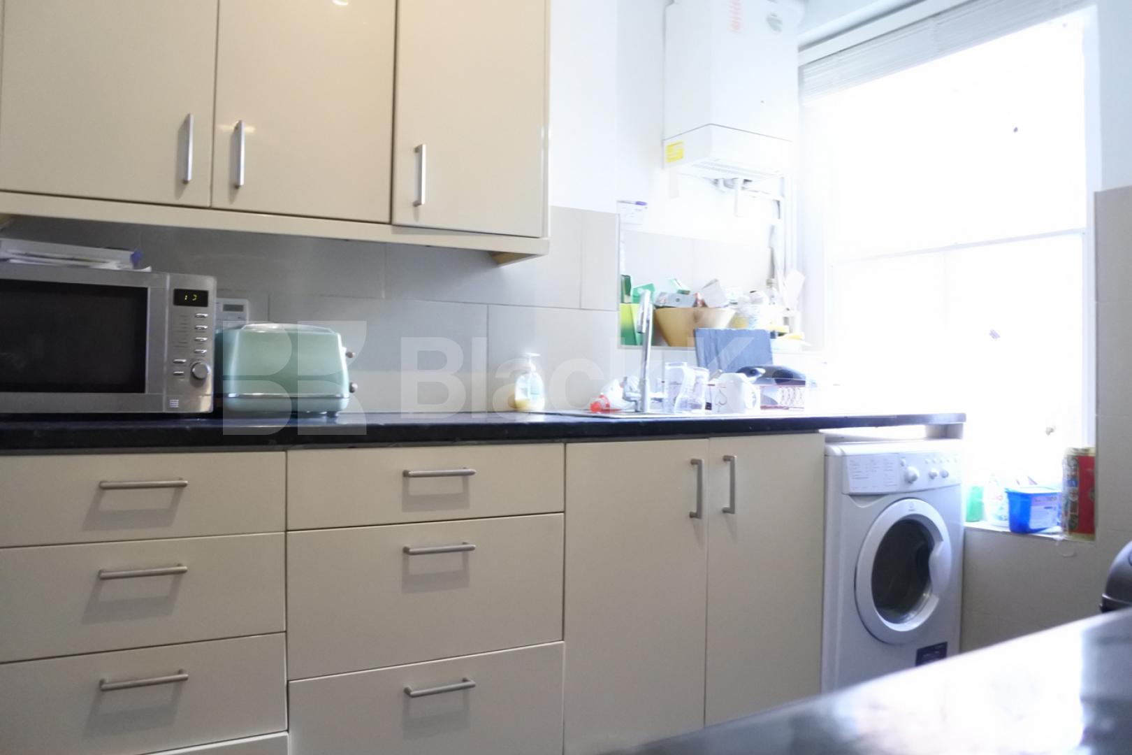 			Amazing 3 Bed With Balcony !, 3 Bedroom, 1 bath, 1 reception Apartment			 Rathcoole Gardens, Crouch End