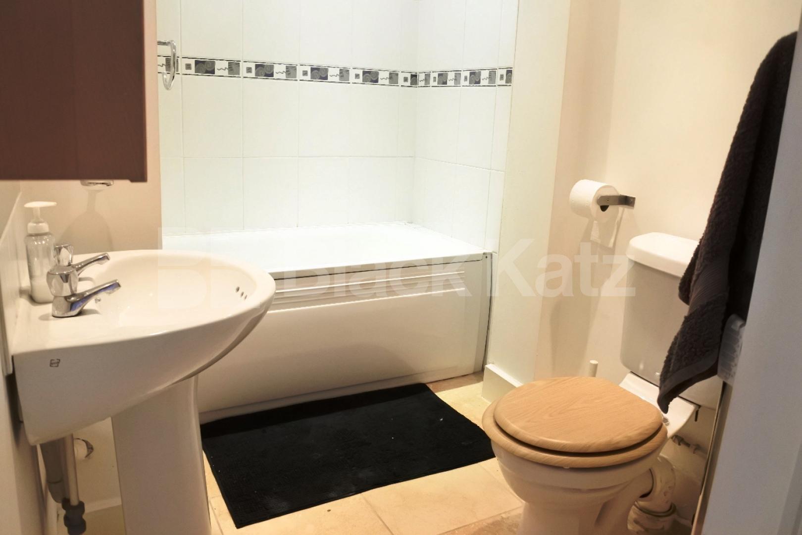 			1 Bedroom, 1 bath, 1 reception Ground Floor Flat			 PARK ROAD, CROUCH END