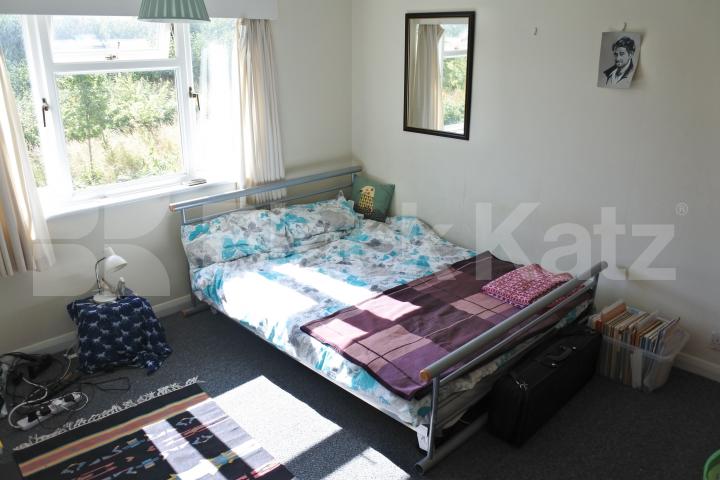 			Beautiful Property !, 2 Bedroom, 1 bath, 1 reception Flat			 Merridene, Winchmore Hill