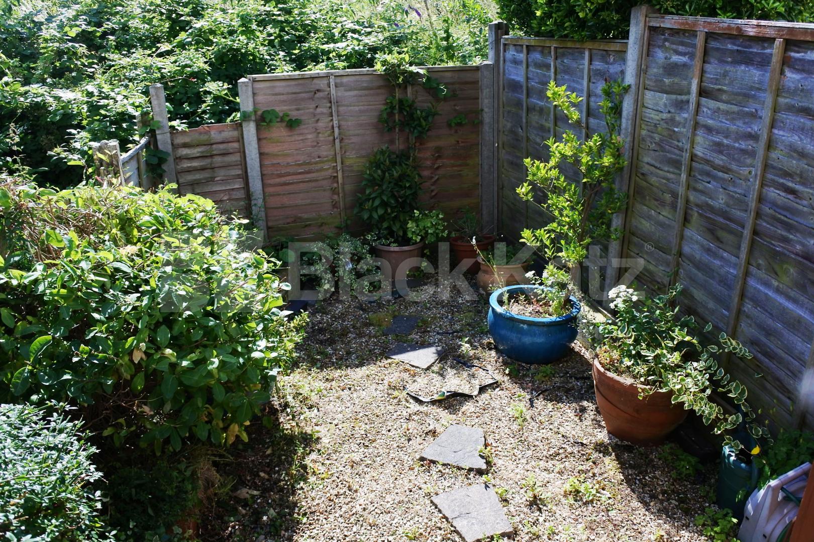 			Beautiful Property !, 2 Bedroom, 1 bath, 1 reception Flat			 Merridene, Winchmore Hill