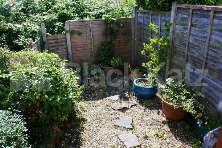 			Beautiful Property !, 2 Bedroom, 1 bath, 1 reception Flat			 Merridene, Winchmore Hill