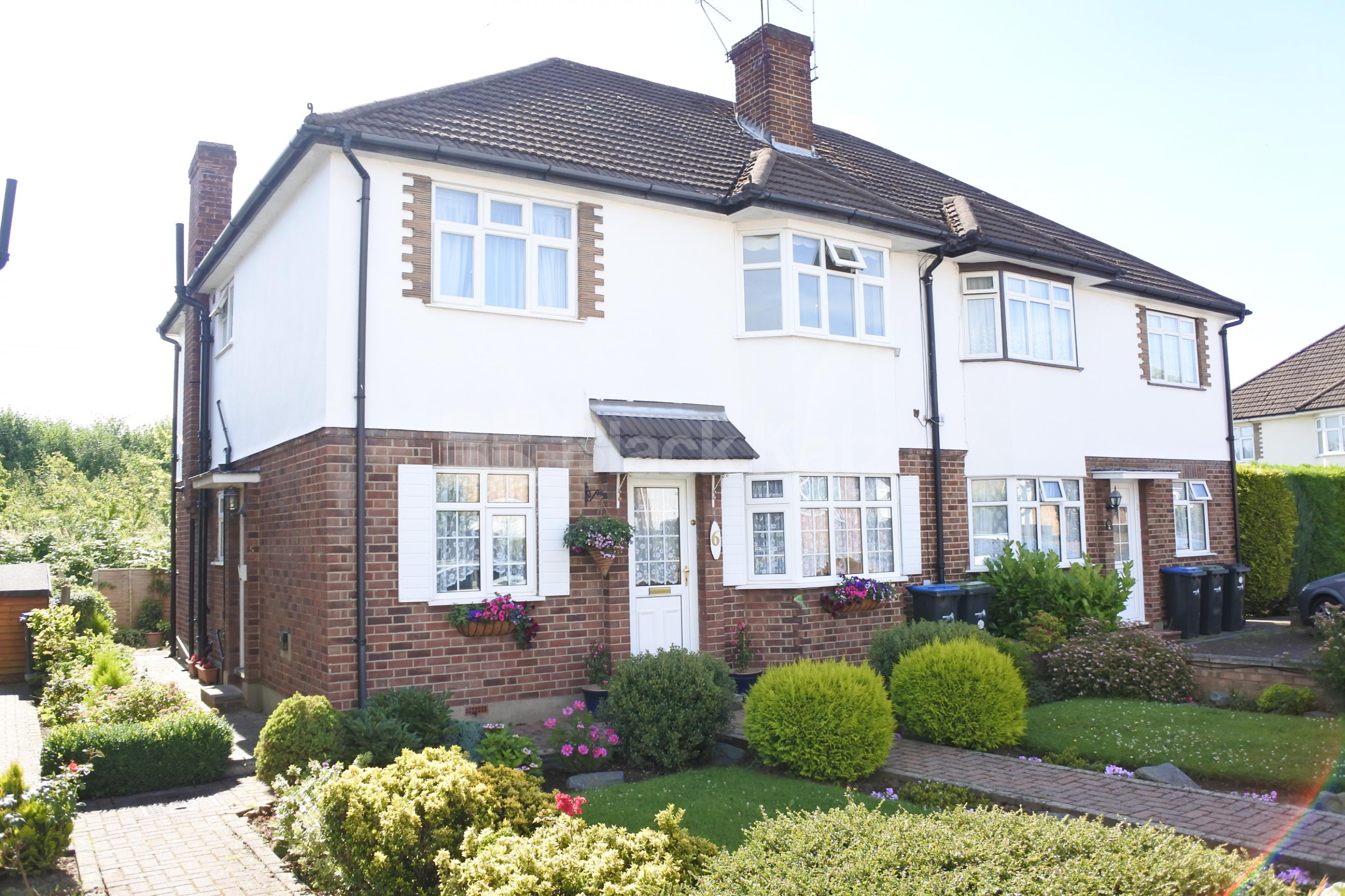 			Beautiful Property !, 2 Bedroom, 1 bath, 1 reception Flat			 Merridene, Winchmore Hill N21