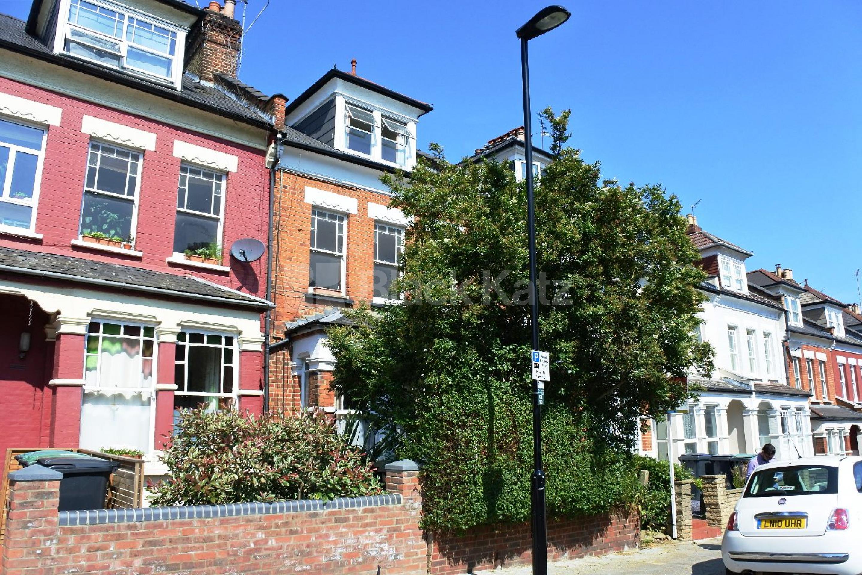 			1 Bedroom, 1 bath, 1 reception Flat			 Glebe Road, CROUCH END N8