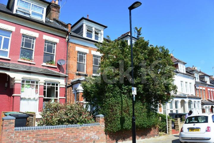 			1 Bedroom, 1 bath, 1 reception Flat			 Glebe Road, CROUCH END