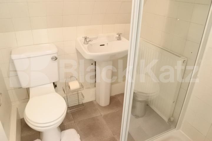 			Lovely Mews House, 1 Bedroom, 1 bath, 1 reception House			 Fairfax Mews, Turnpike Lane