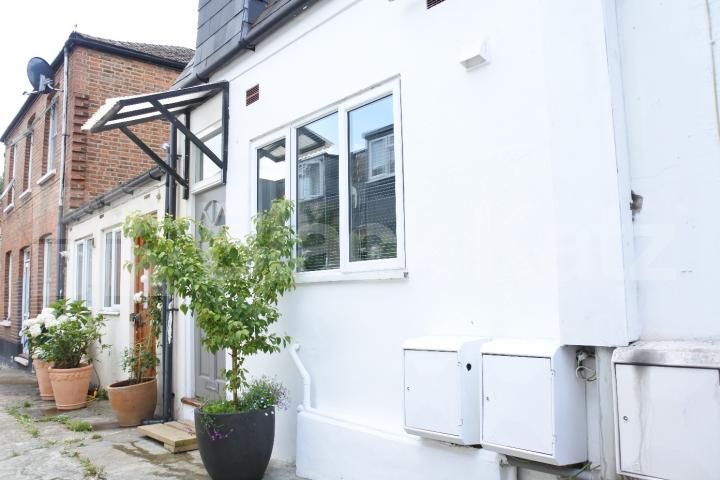 			Lovely Mews House, 1 Bedroom, 1 bath, 1 reception House			 Fairfax Mews, Turnpike Lane