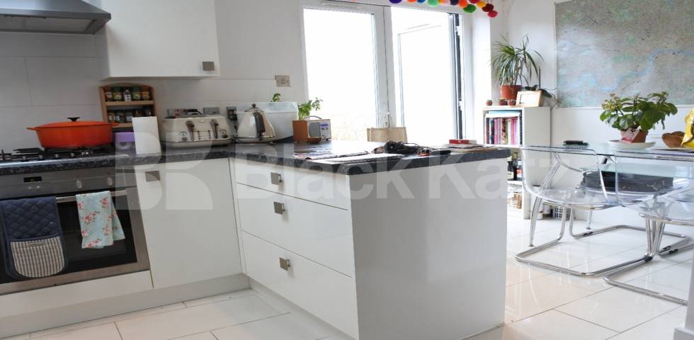 one bedroom property in the heart of Crouch End with garden Park Road, Crouch End