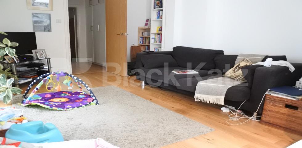 one bedroom property in the heart of Crouch End with garden Park Road, Crouch End