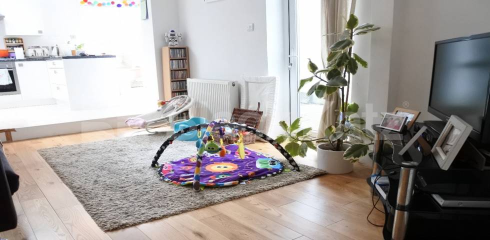 one bedroom property in the heart of Crouch End with garden Park Road, Crouch End