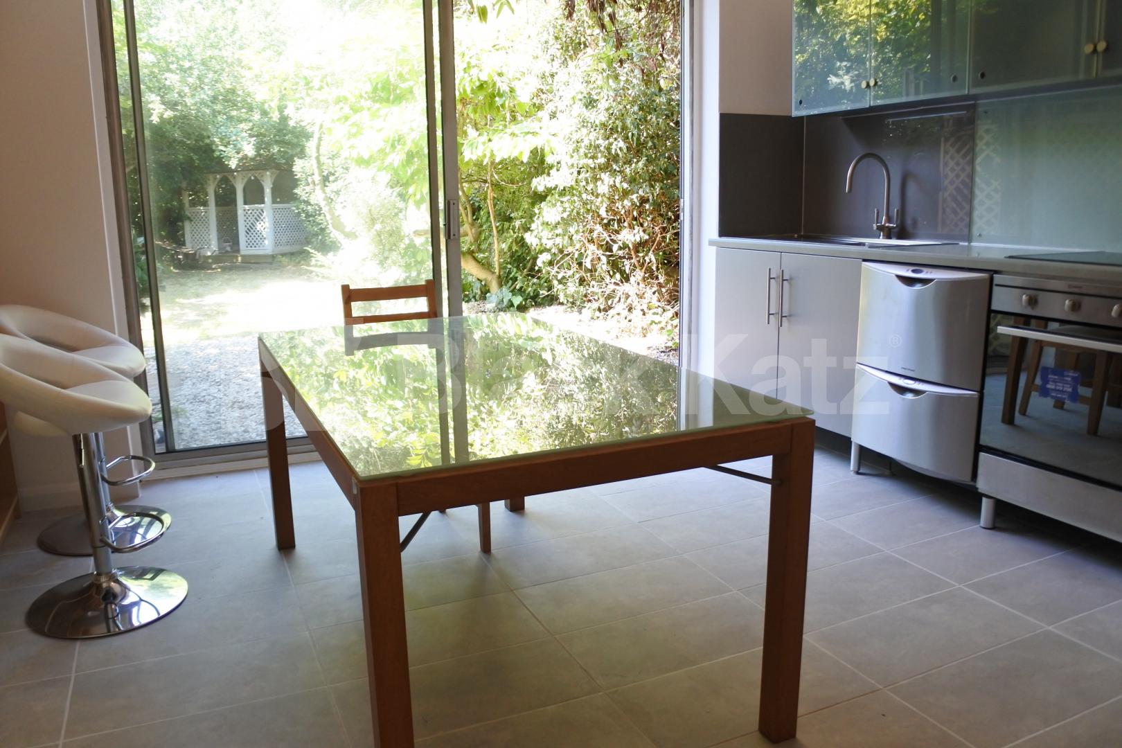 			Spectacular two double bedroom garden flat, 2 Bedroom, 1 bath, 1 reception Flat			 Park Avenue, Alexandra Palace