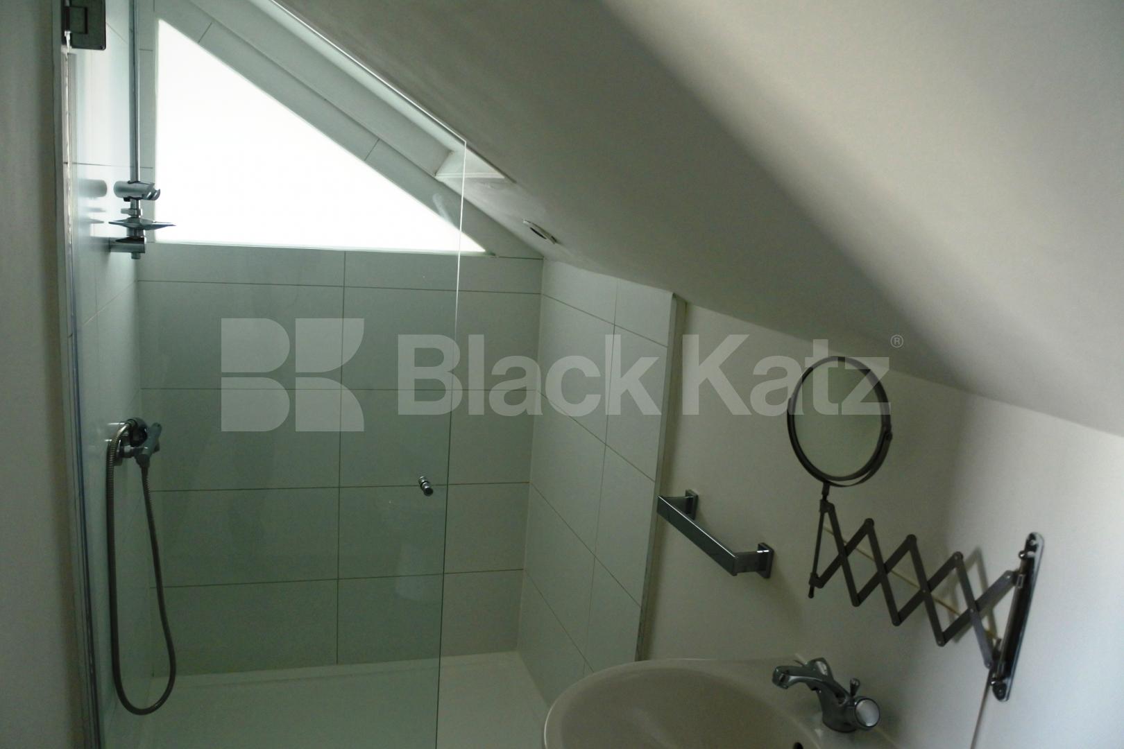 			INCLUDES ALL BILLS & Broadband !, Studio Apartment, 1 bath, 1 reception Studio			 Rathcoole Gardens, Crouch End