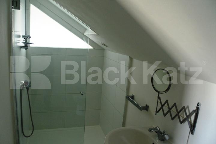 			INCLUDES ALL BILLS & Broadband !, Studio Apartment, 1 bath, 1 reception Studio			 Rathcoole Gardens, Crouch End