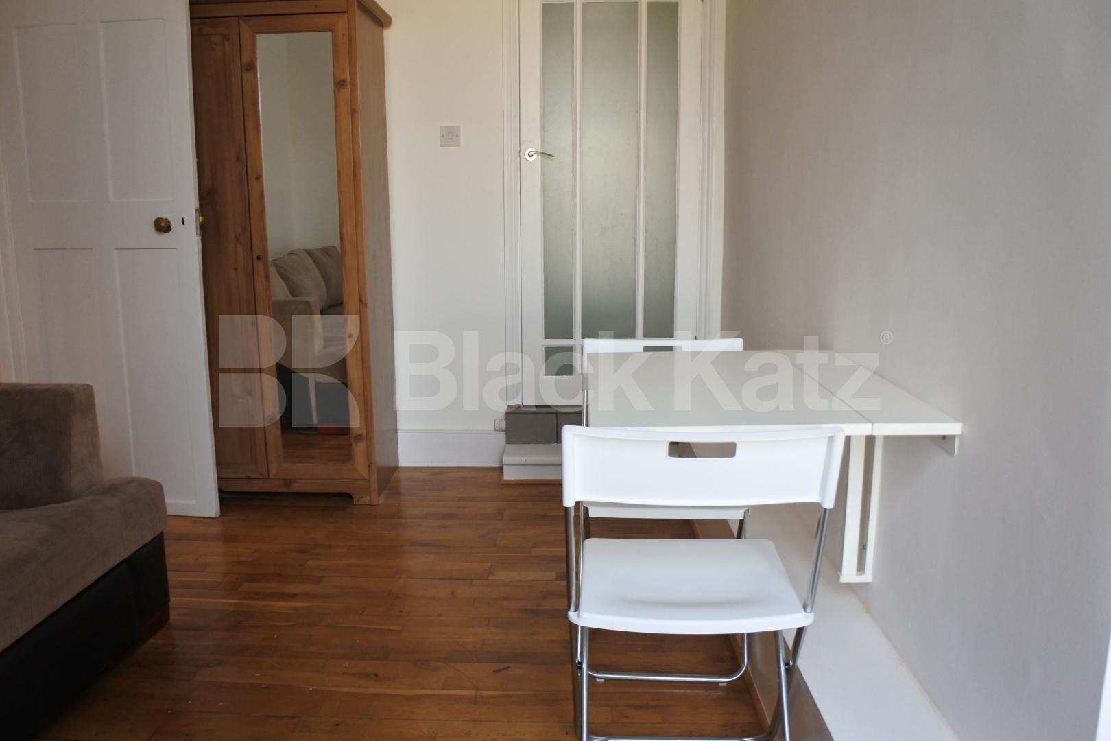 			INCLUDES ALL BILLS & Broadband !, Studio Apartment, 1 bath, 1 reception Studio			 Rathcoole Gardens, Crouch End