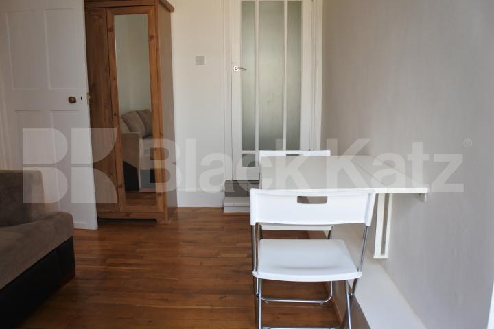 			INCLUDES ALL BILLS & Broadband !, Studio Apartment, 1 bath, 1 reception Studio			 Rathcoole Gardens, Crouch End