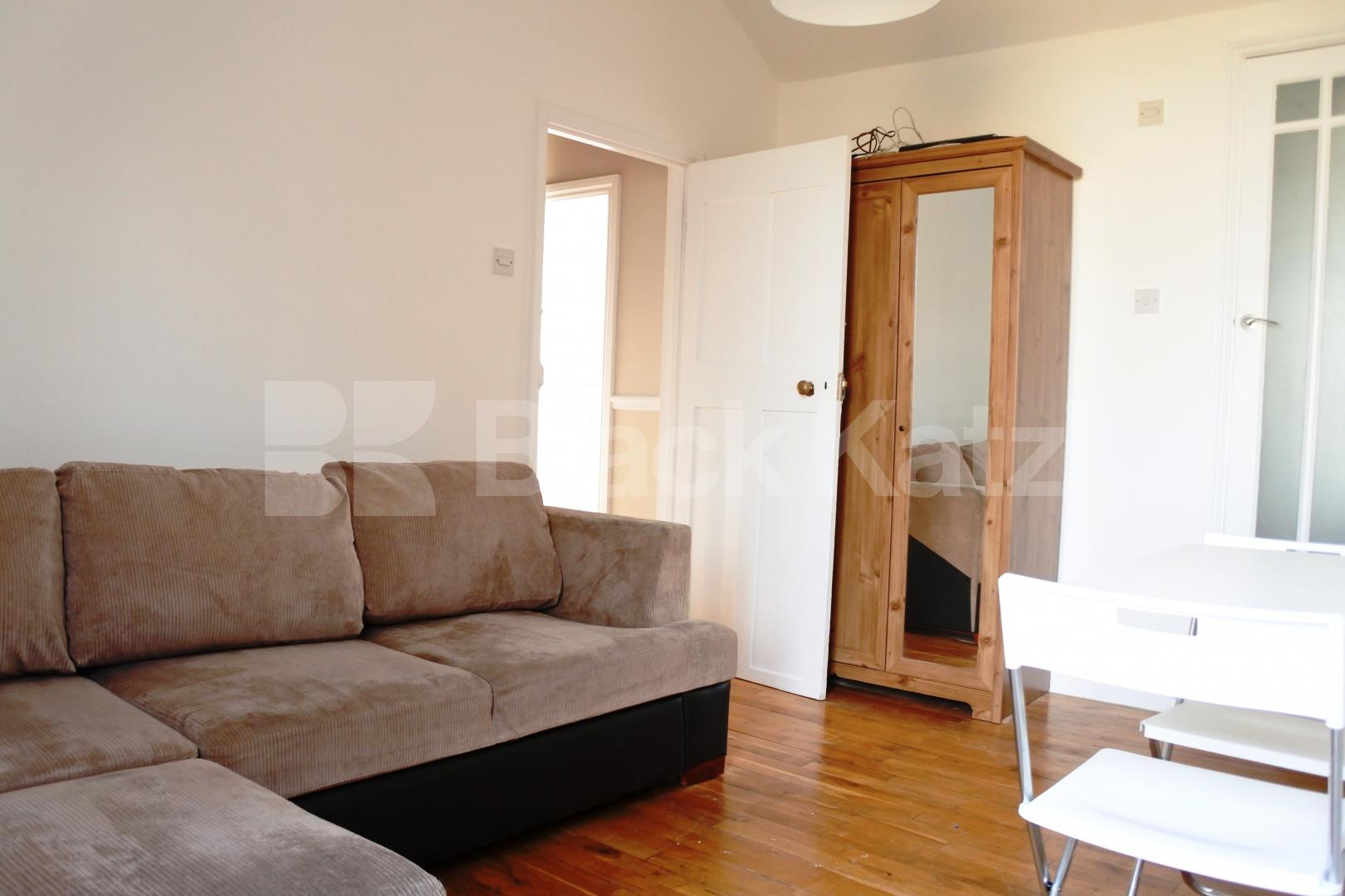 			INCLUDES ALL BILLS & Broadband !, Studio Apartment, 1 bath, 1 reception Studio			 Rathcoole Gardens, Crouch End