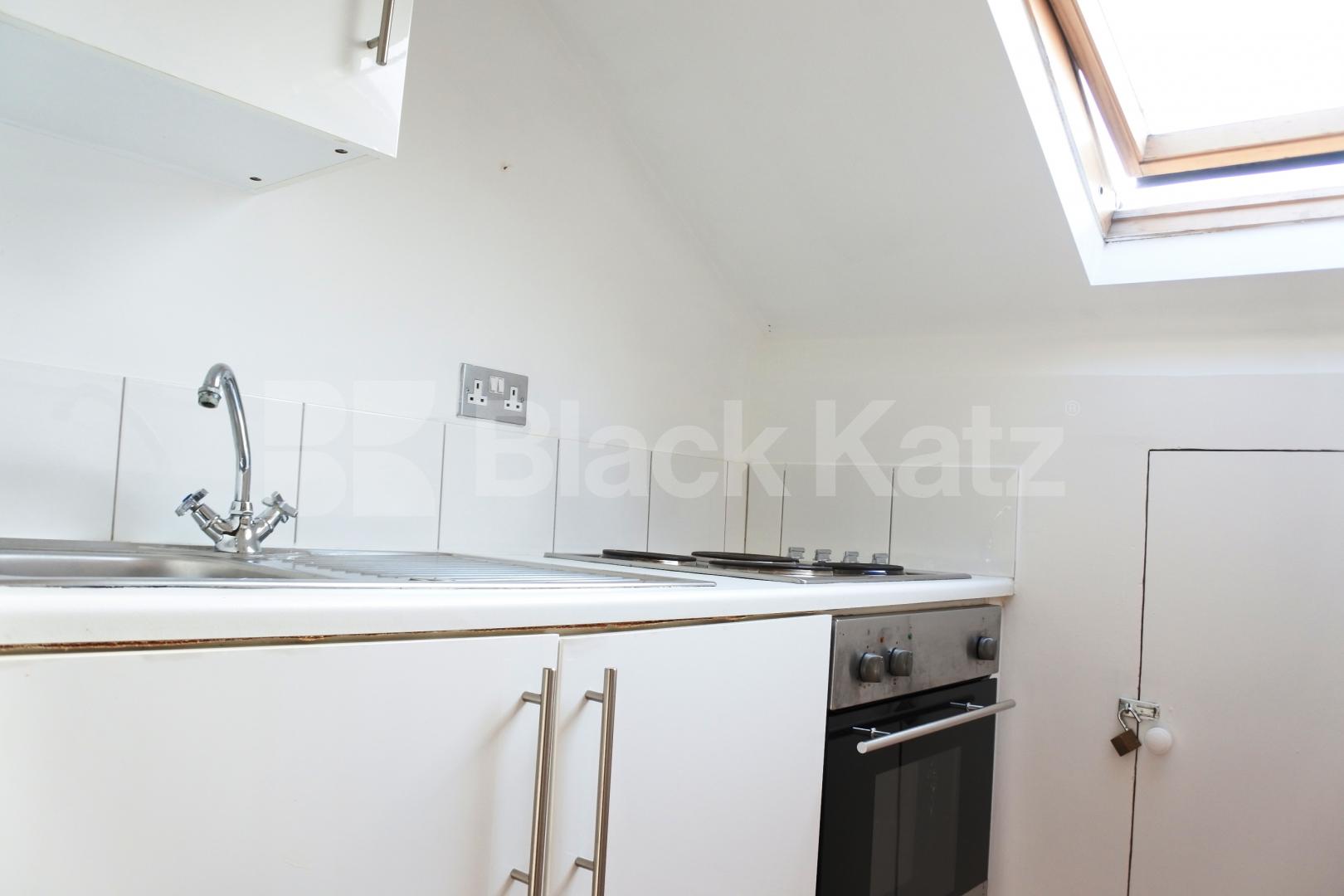 			INCLUDES ALL BILLS & Broadband !, Studio Apartment, 1 bath, 1 reception Studio			 Rathcoole Gardens, Crouch End