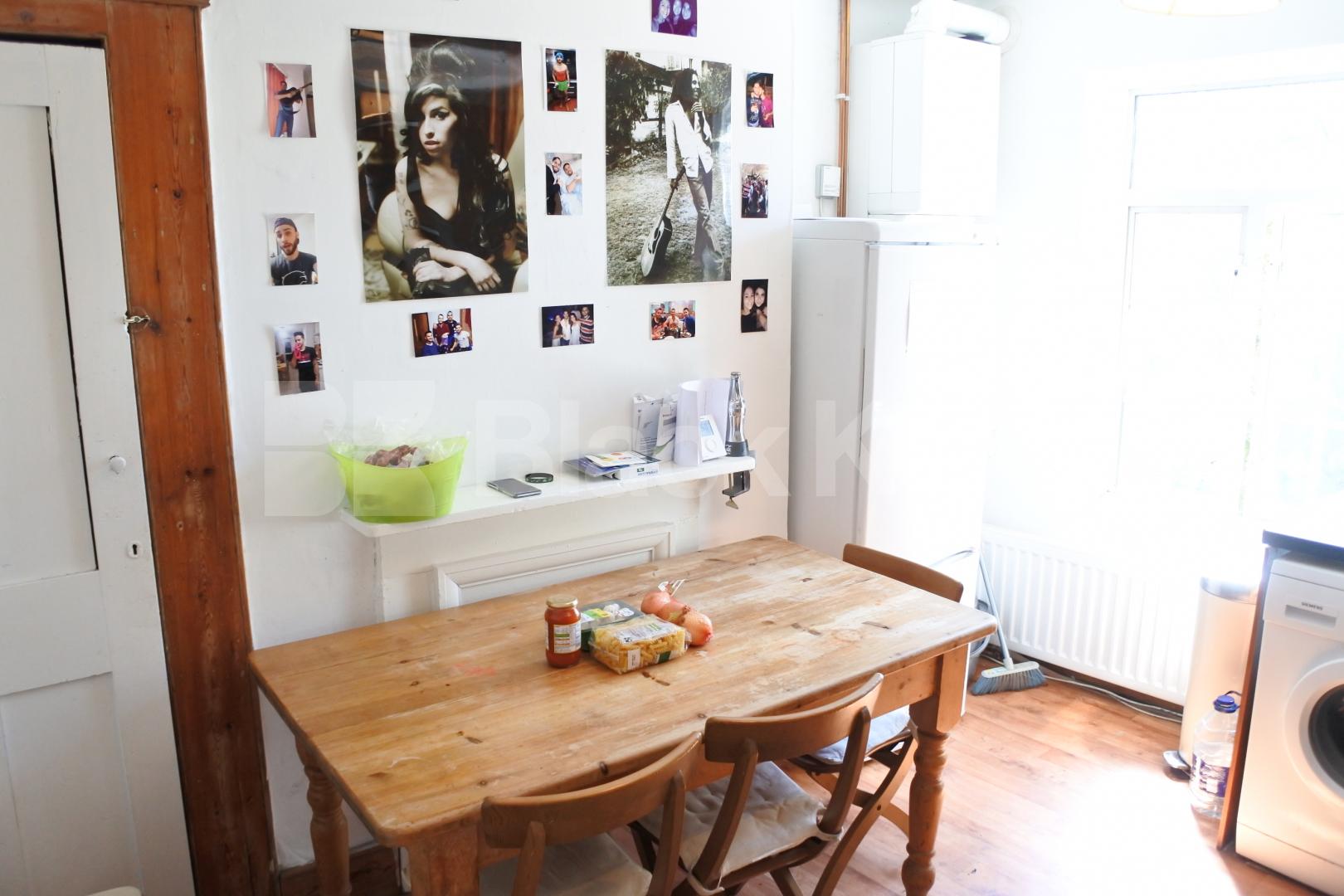 			INCLUSIVE OF COUNCIL TAX AND WATER!!, 2 Bedroom, 1 bath, 1 reception Flat			 Park Road, CROUCH END