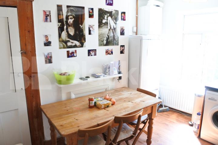 			INCLUSIVE OF COUNCIL TAX AND WATER!!, 2 Bedroom, 1 bath, 1 reception Flat			 Park Road, CROUCH END