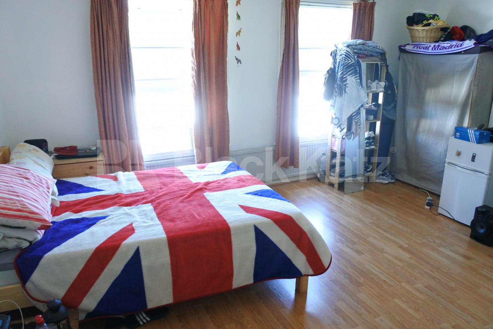 			INCLUSIVE OF COUNCIL TAX AND WATER!!, 2 Bedroom, 1 bath, 1 reception Flat			 Park Road, CROUCH END