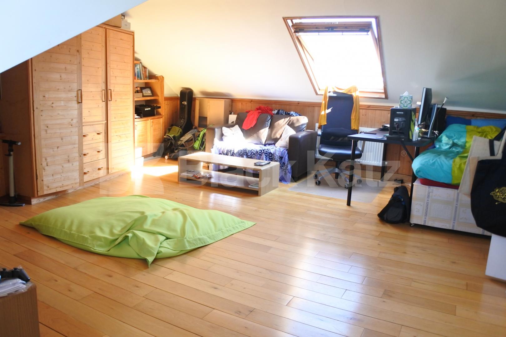 			New Instruction!, Studio Apartment, 1 bath, 1 reception Studio			 Park Road, CROUCH END