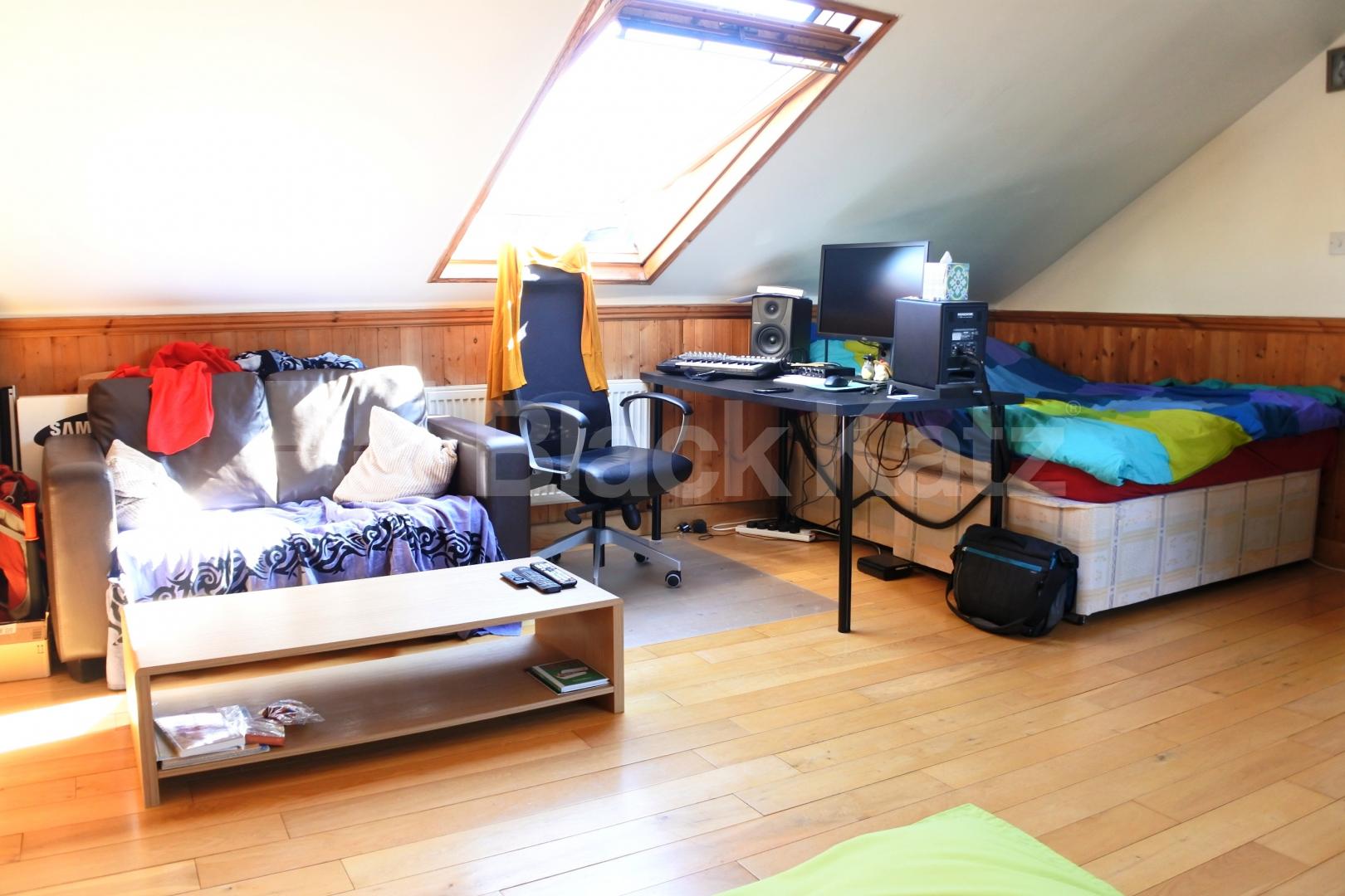 			New Instruction!, Studio Apartment, 1 bath, 1 reception Studio			 Park Road, CROUCH END