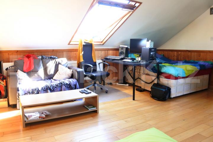 			New Instruction!, Studio Apartment, 1 bath, 1 reception Studio			 Park Road, CROUCH END