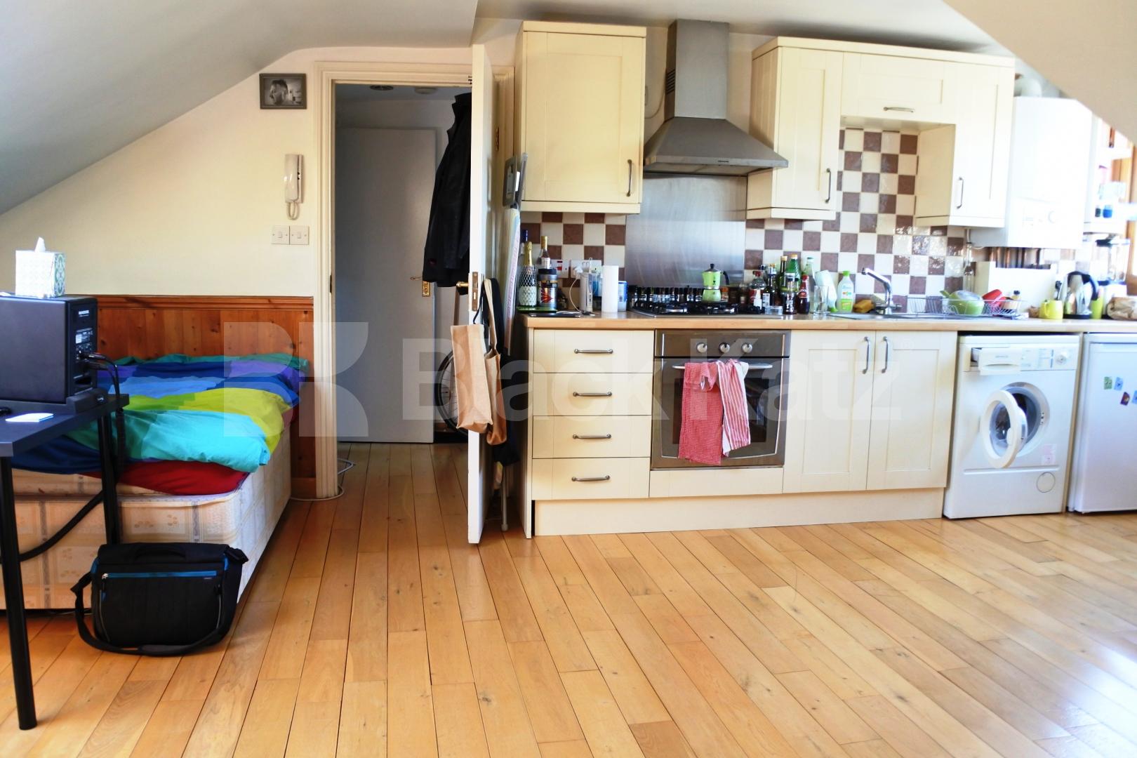 			New Instruction!, Studio Apartment, 1 bath, 1 reception Studio			 Park Road, CROUCH END