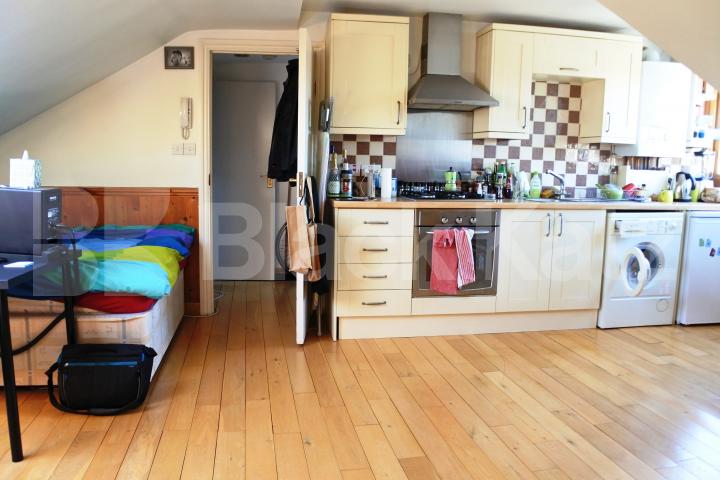 			New Instruction!, Studio Apartment, 1 bath, 1 reception Studio			 Park Road, CROUCH END