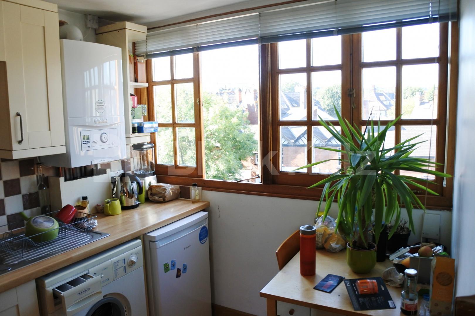 			New Instruction!, Studio Apartment, 1 bath, 1 reception Studio			 Park Road, CROUCH END