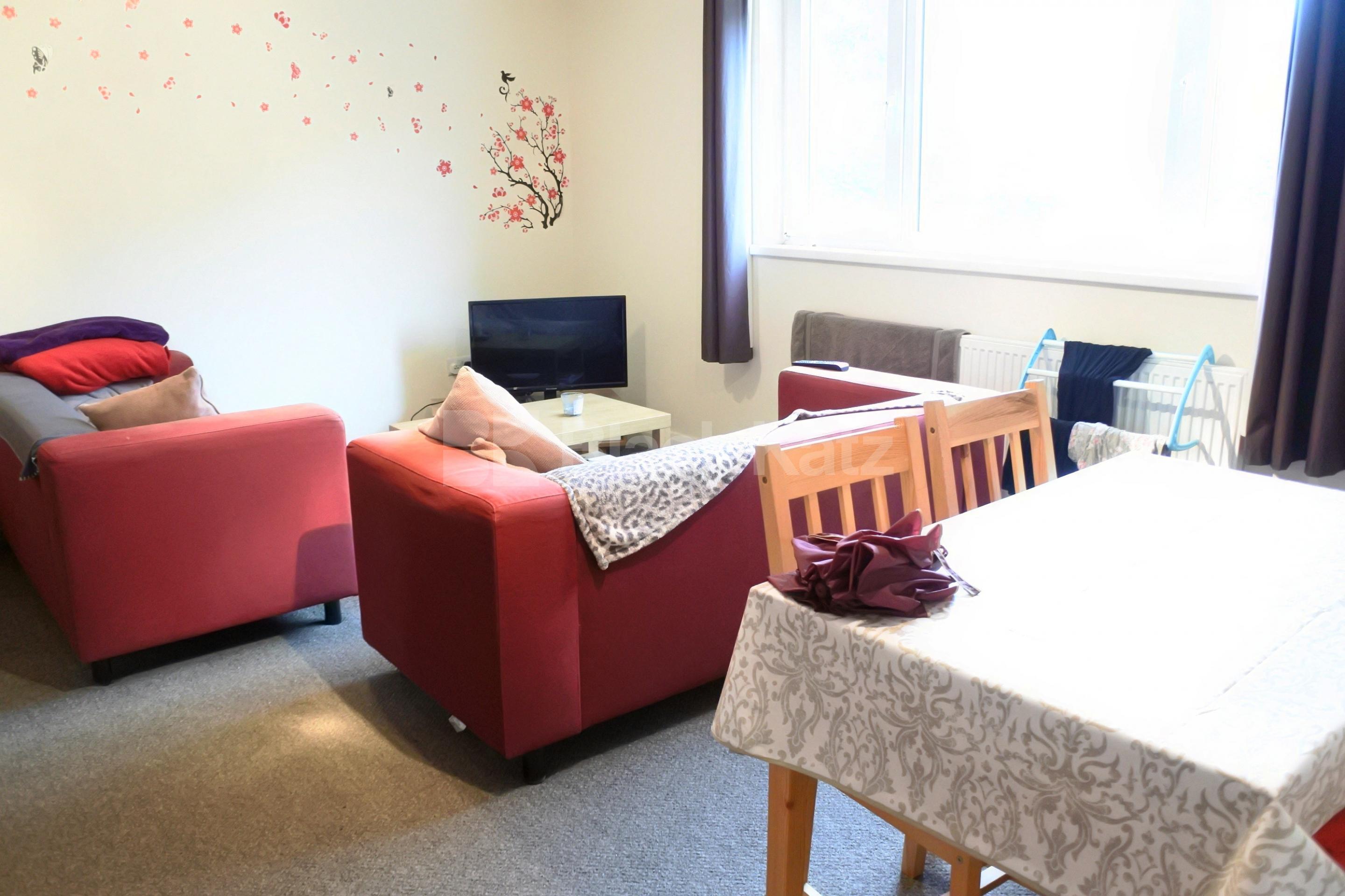 			Includes Gas , 3 Bedroom, 1 bath, 1 reception Flat			 High Road, East Finchley N2