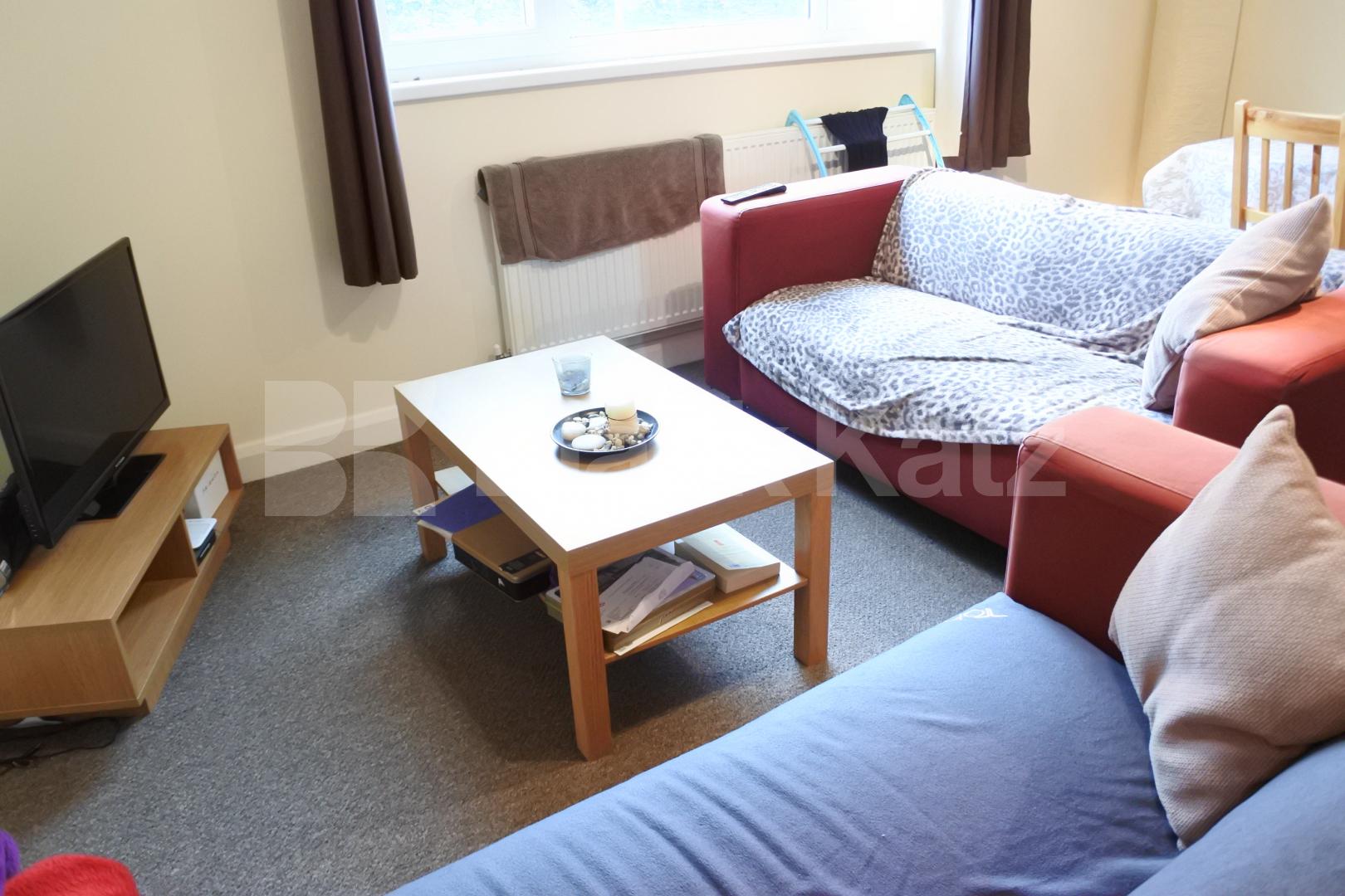 			Includes Gas , 3 Bedroom, 1 bath, 1 reception Flat			 High Road, East Finchley