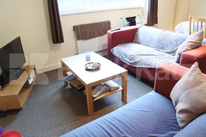 			Includes Gas , 3 Bedroom, 1 bath, 1 reception Flat			 High Road, East Finchley