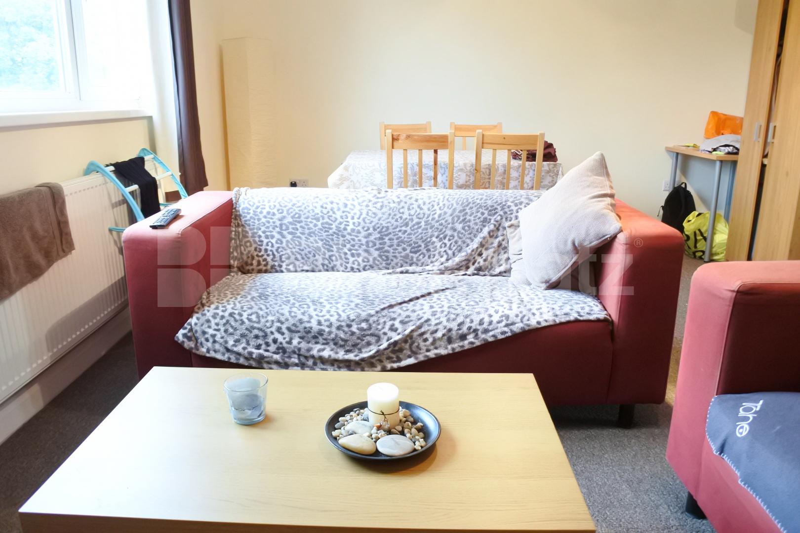 			Includes Gas , 3 Bedroom, 1 bath, 1 reception Flat			 High Road, East Finchley