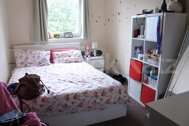 			Includes Gas , 3 Bedroom, 1 bath, 1 reception Flat			 High Road, East Finchley