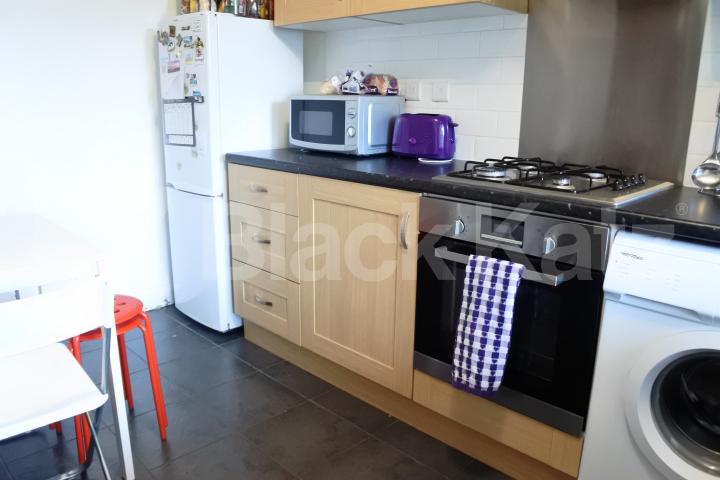 			Includes Gas , 3 Bedroom, 1 bath, 1 reception Flat			 High Road, East Finchley