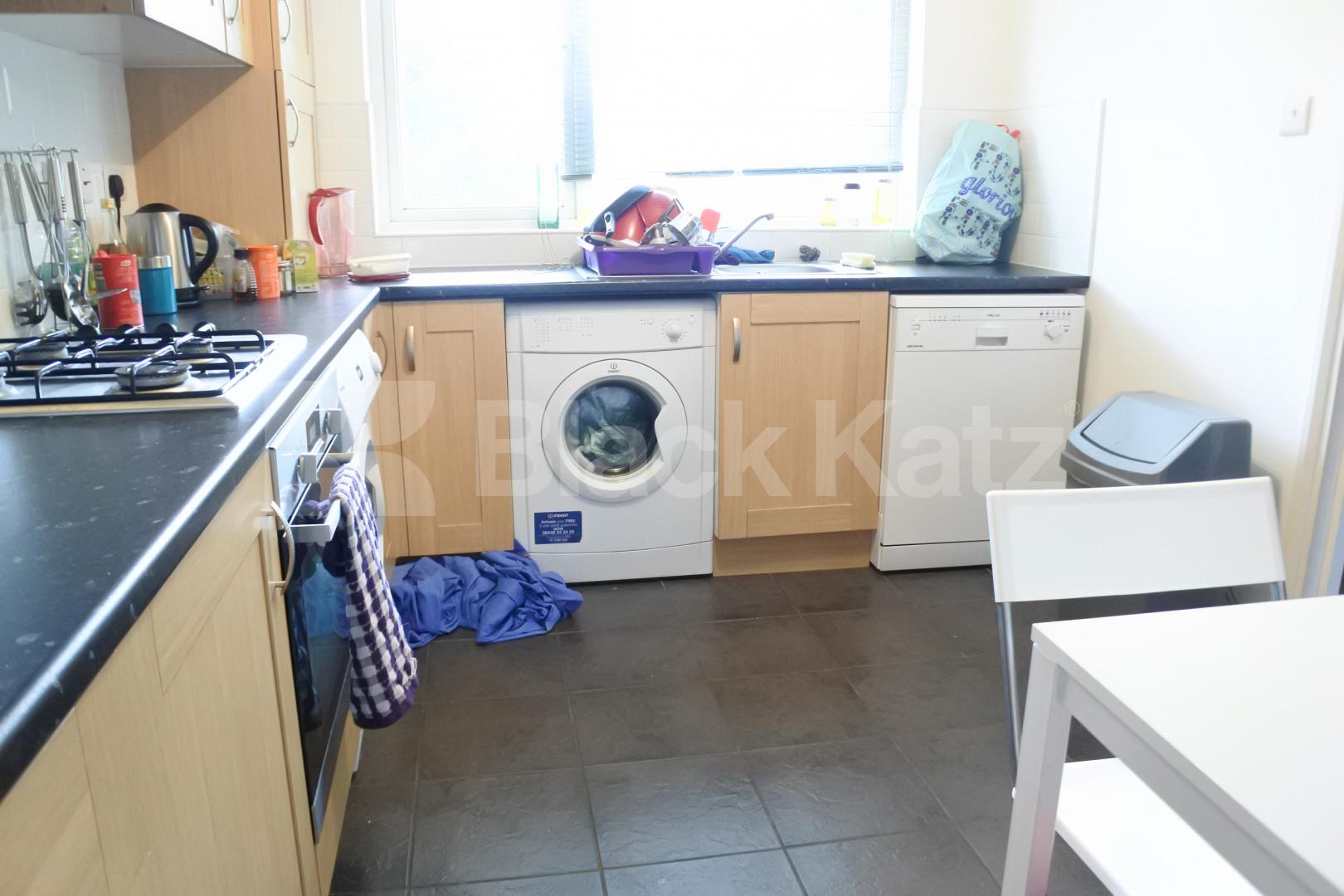 			Includes Gas , 3 Bedroom, 1 bath, 1 reception Flat			 High Road, East Finchley
